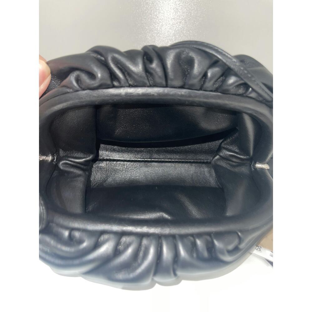 Bottega Veneta The Pouch 20 Black Leather Clutch Bag - Picture 2 of 3